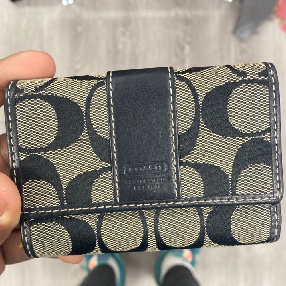 Coach girls small wallet
